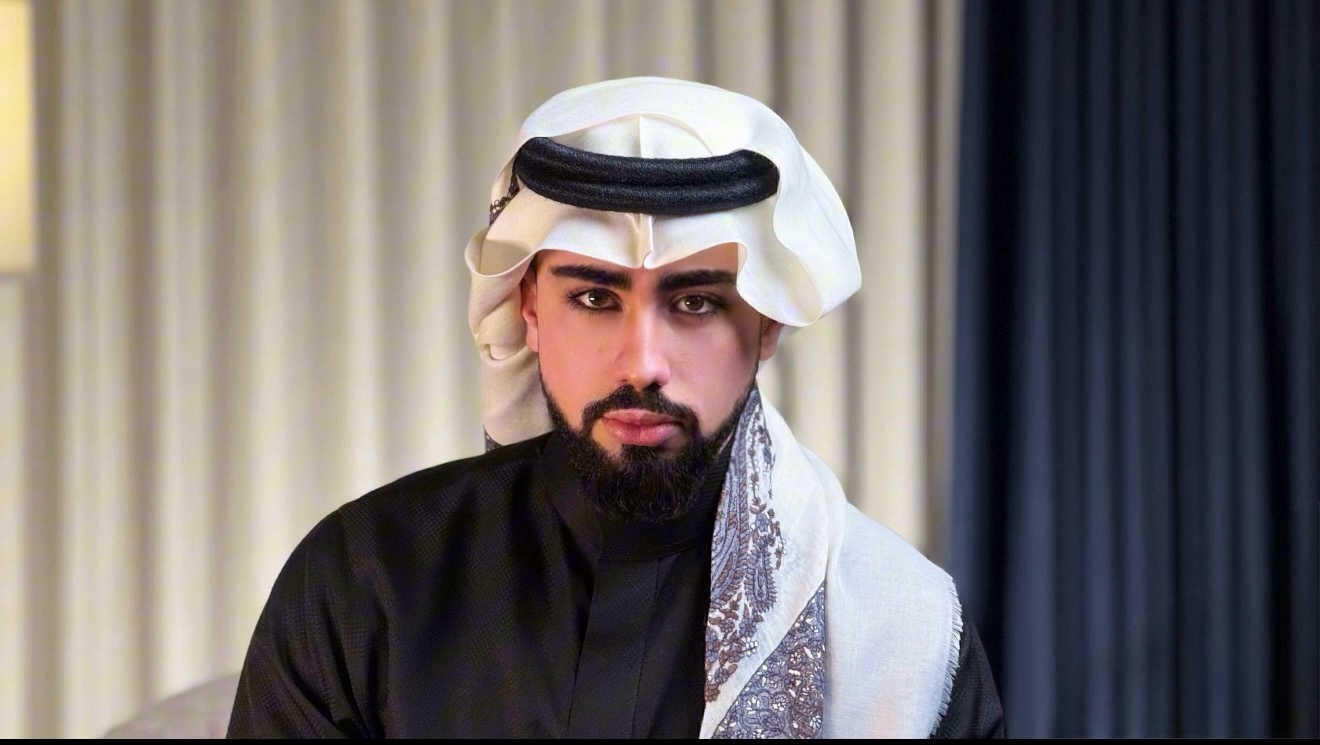 الكاتب أحمد بن ماجد